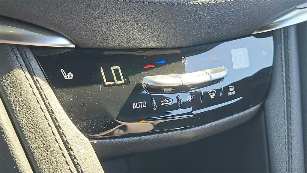 new 2025 Cadillac XT5 car, priced at $45,825