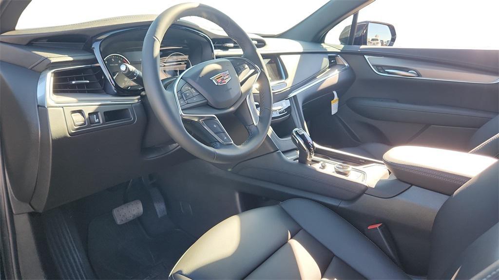 new 2025 Cadillac XT5 car, priced at $45,825