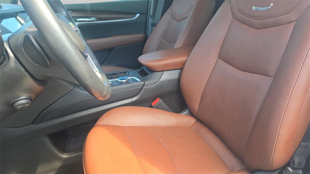 used 2023 Cadillac XT5 car, priced at $34,700