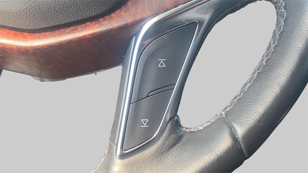 used 2023 Cadillac XT5 car, priced at $34,700