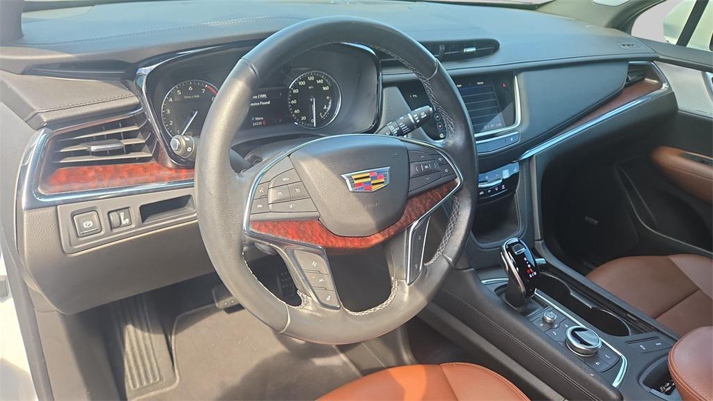 used 2023 Cadillac XT5 car, priced at $34,700