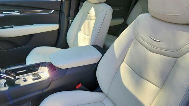 new 2025 Cadillac XT5 car, priced at $65,675