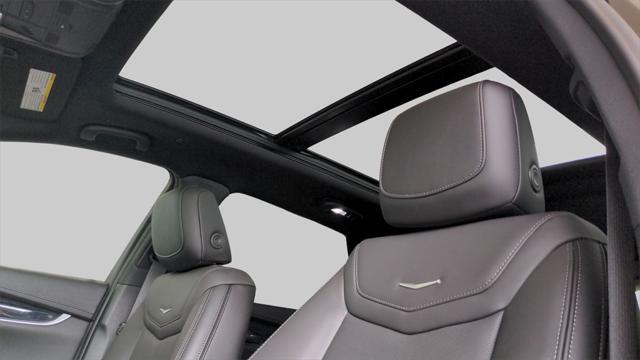 used 2022 Cadillac XT5 car, priced at $28,900
