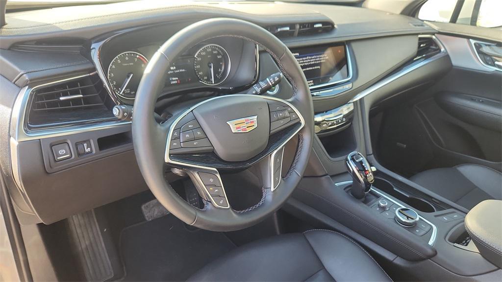 used 2025 Cadillac XT5 car, priced at $40,500