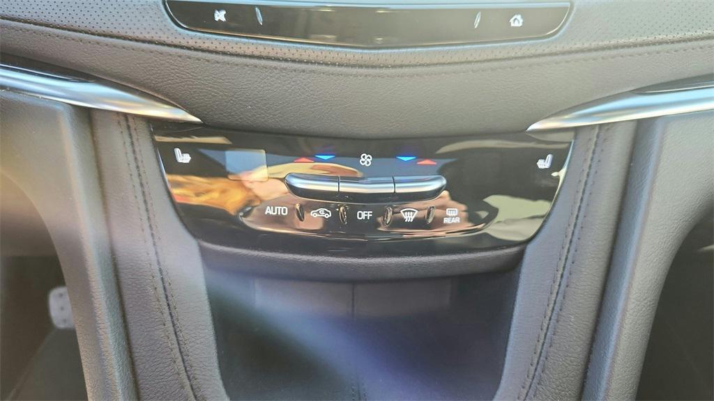 used 2025 Cadillac XT5 car, priced at $40,500