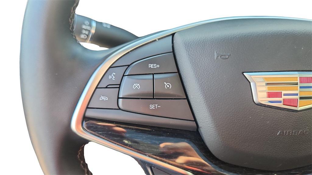 used 2025 Cadillac XT5 car, priced at $40,500