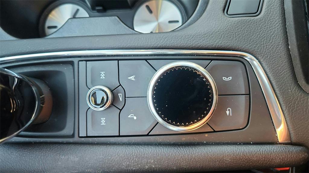 used 2025 Cadillac XT5 car, priced at $40,500