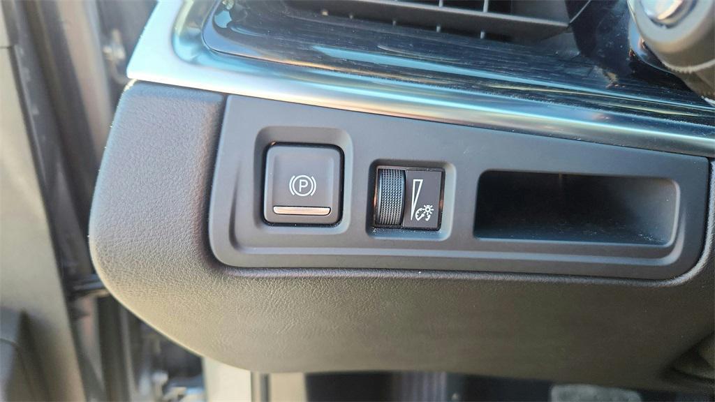 used 2025 Cadillac XT5 car, priced at $40,500