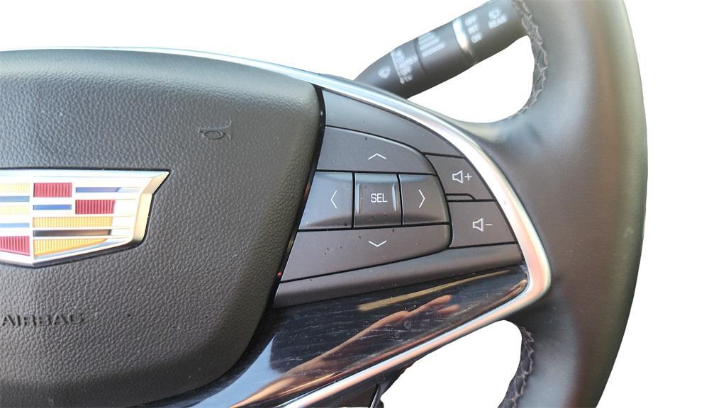 used 2025 Cadillac XT5 car, priced at $40,500