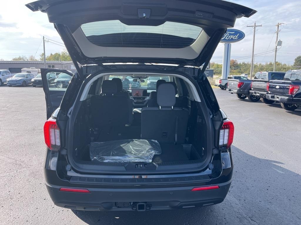 new 2025 Ford Explorer car, priced at $42,511