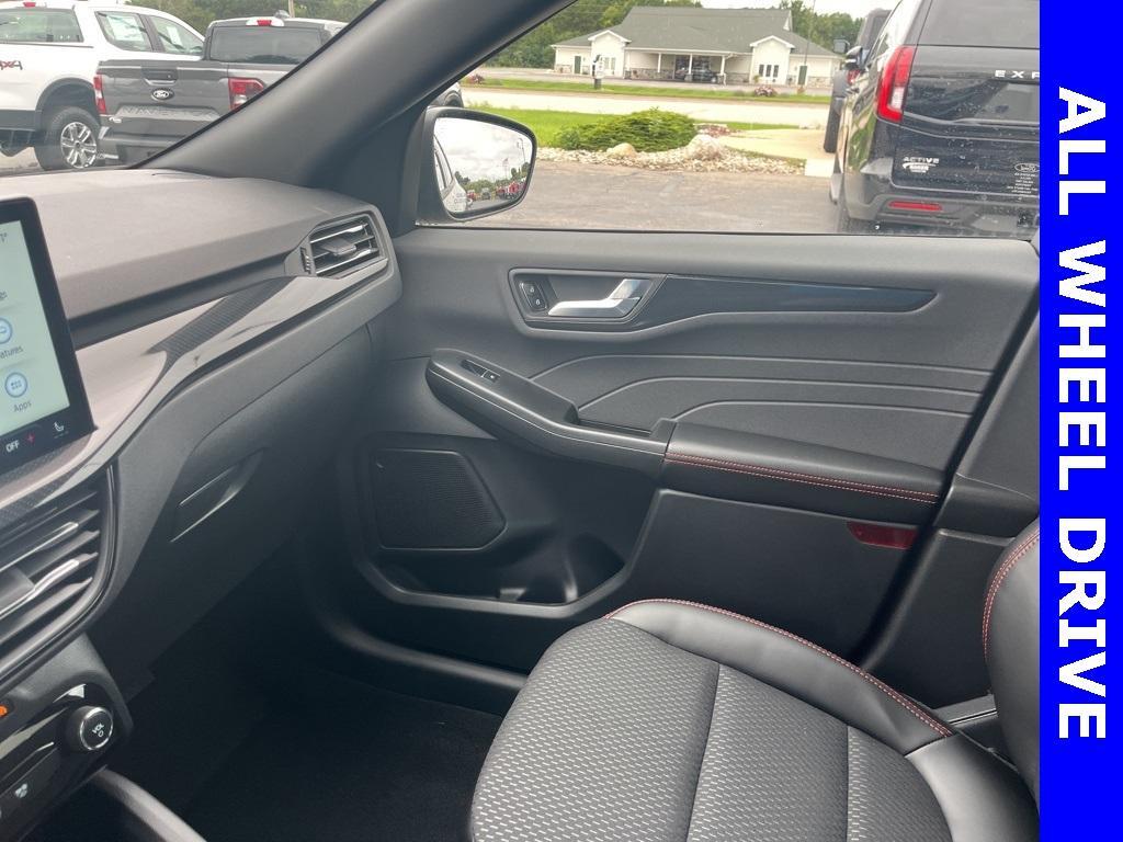 new 2025 Ford Escape car, priced at $34,990