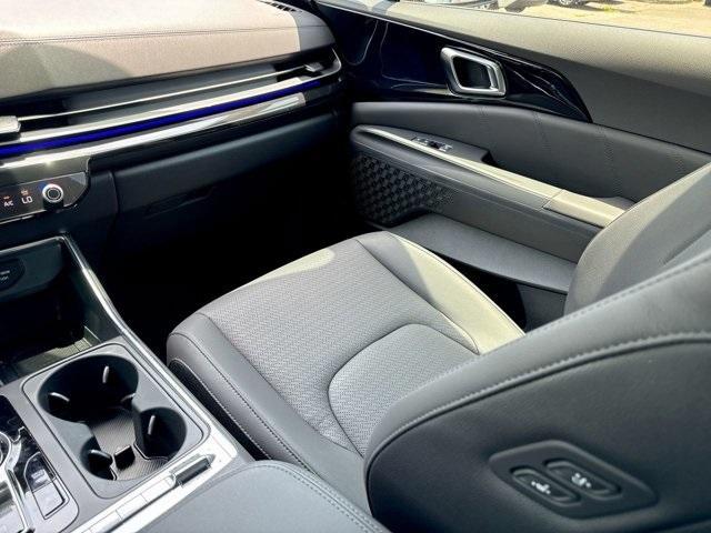 new 2025 Kia Carnival Hybrid car, priced at $56,225