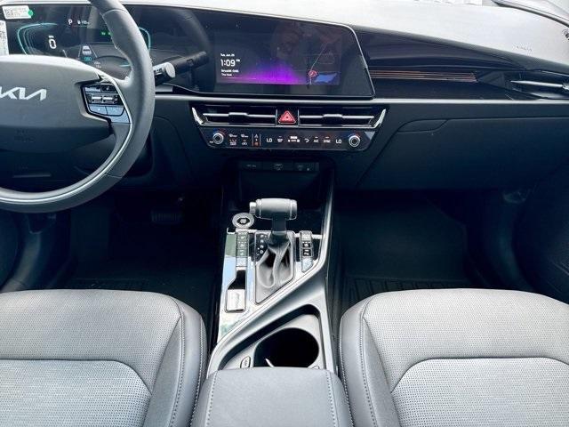 new 2025 Kia Niro car, priced at $33,280