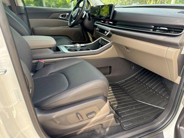 new 2025 Kia Carnival Hybrid car, priced at $44,130