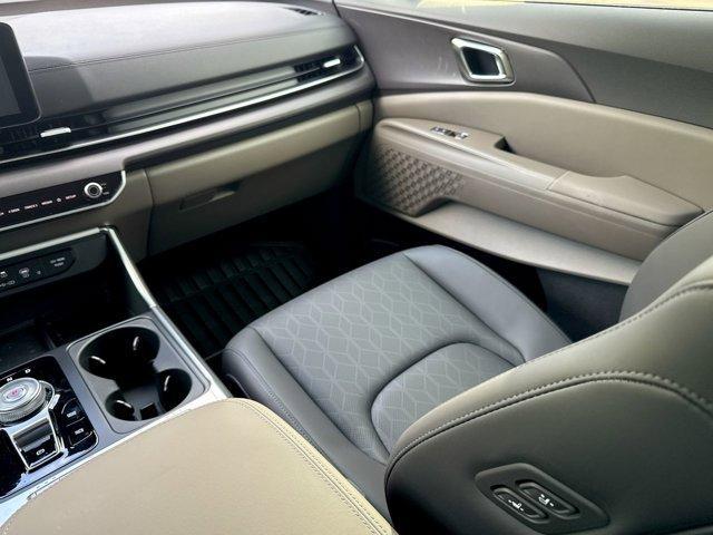 new 2025 Kia Carnival Hybrid car, priced at $44,130