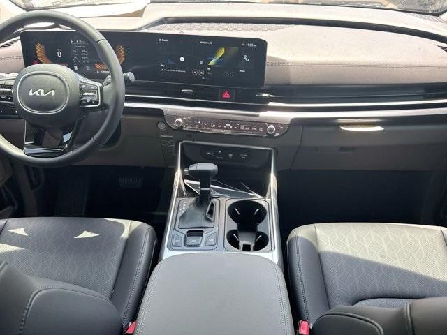 new 2025 Kia Carnival car, priced at $40,995