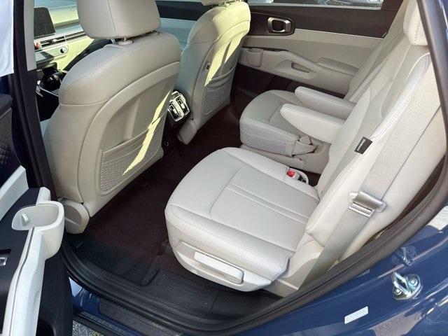 new 2025 Kia Sorento car, priced at $35,823
