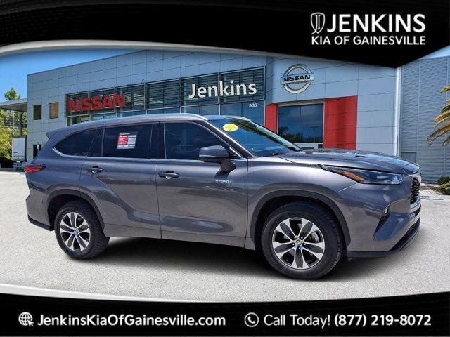 used 2021 Toyota Highlander Hybrid car, priced at $32,455