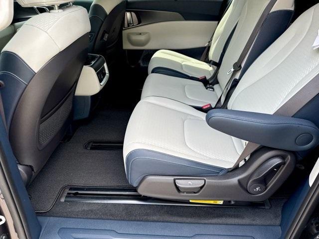 new 2025 Kia Carnival car, priced at $50,895