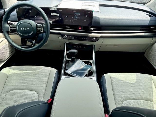 new 2025 Kia Carnival car, priced at $50,895