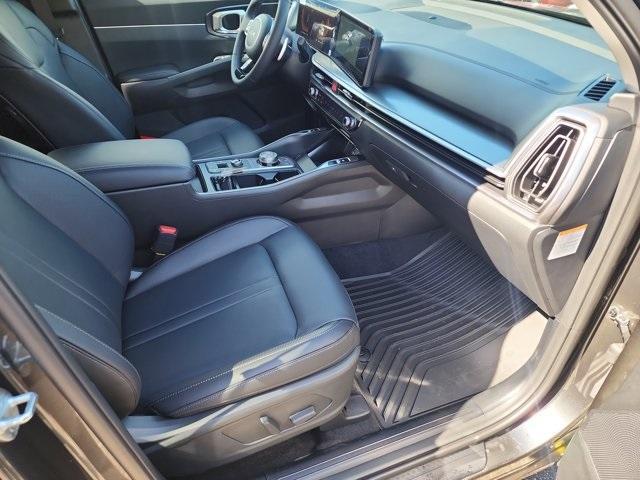 new 2025 Kia Sorento Hybrid car, priced at $35,199