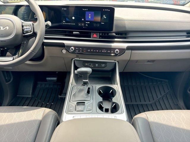 new 2025 Kia Carnival car, priced at $40,000