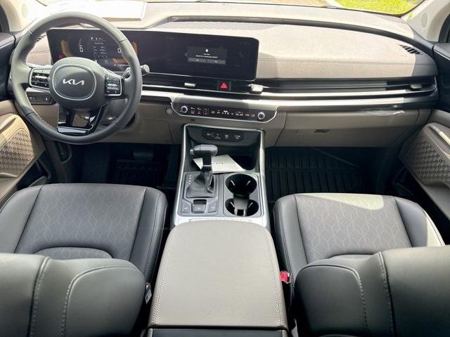 new 2025 Kia Carnival car, priced at $40,495