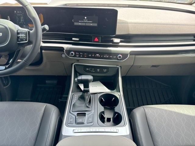 new 2025 Kia Carnival car, priced at $40,495