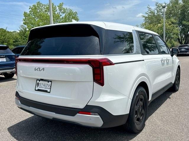new 2025 Kia Carnival car, priced at $40,495