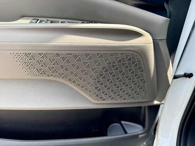 new 2025 Kia Carnival car, priced at $40,495