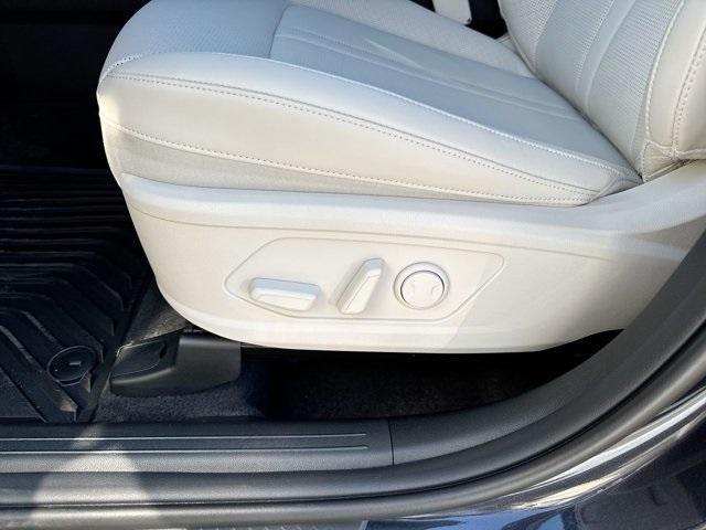 new 2025 Kia Sorento car, priced at $33,989