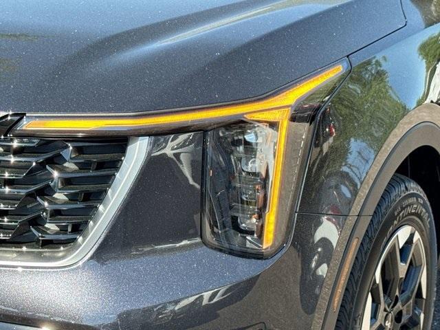 new 2025 Kia Sorento car, priced at $33,989