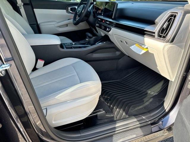 new 2025 Kia Sorento car, priced at $33,989