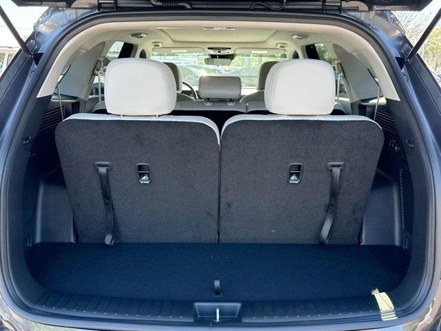 new 2025 Kia Sorento car, priced at $33,989