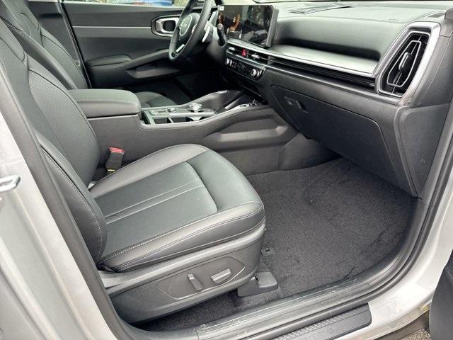 used 2025 Kia Sorento Hybrid car, priced at $36,386