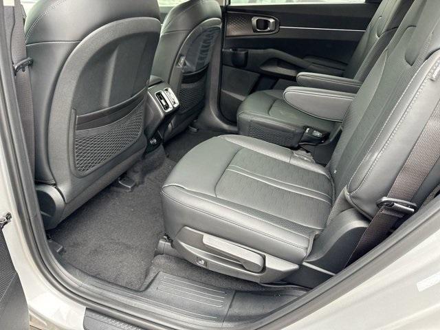 used 2025 Kia Sorento Hybrid car, priced at $36,386