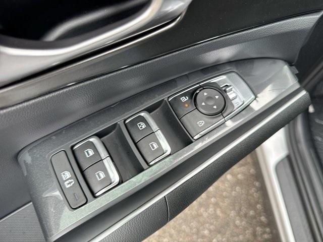 used 2025 Kia Sorento Hybrid car, priced at $36,386