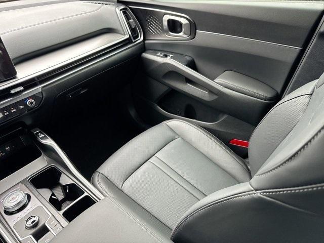 used 2025 Kia Sorento Hybrid car, priced at $36,386