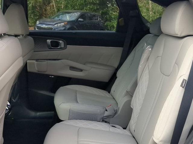 new 2025 Kia Sorento Hybrid car, priced at $43,118