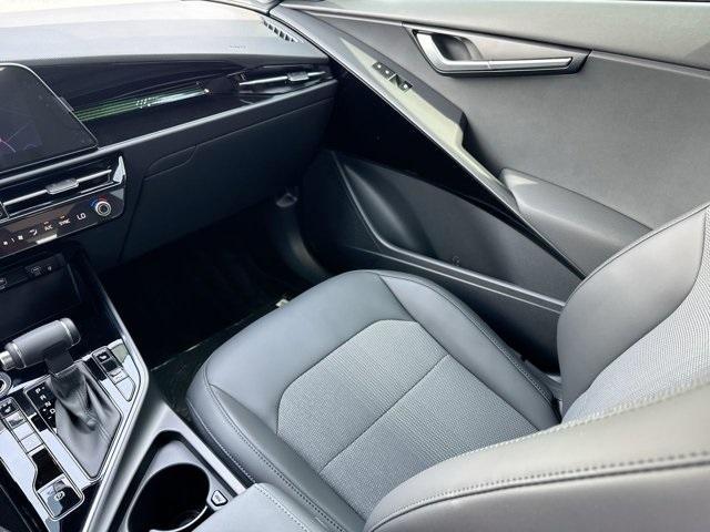 new 2025 Kia Niro car, priced at $30,225