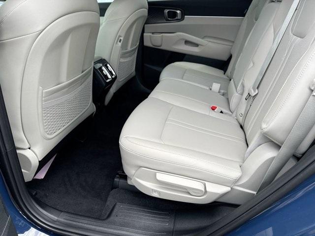 new 2025 Kia Sorento car, priced at $35,951