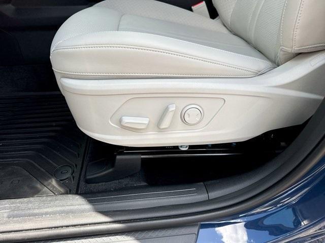 new 2025 Kia Sorento car, priced at $38,196