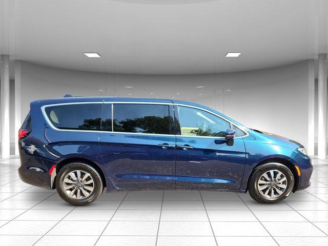 used 2022 Chrysler Pacifica Hybrid car, priced at $25,529