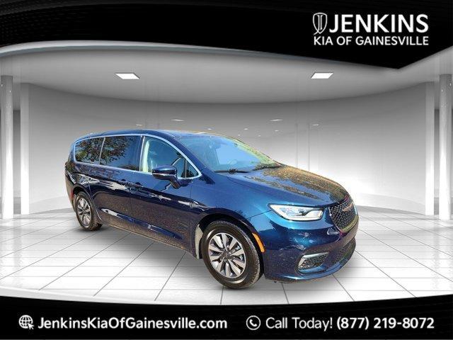 used 2022 Chrysler Pacifica Hybrid car, priced at $25,529