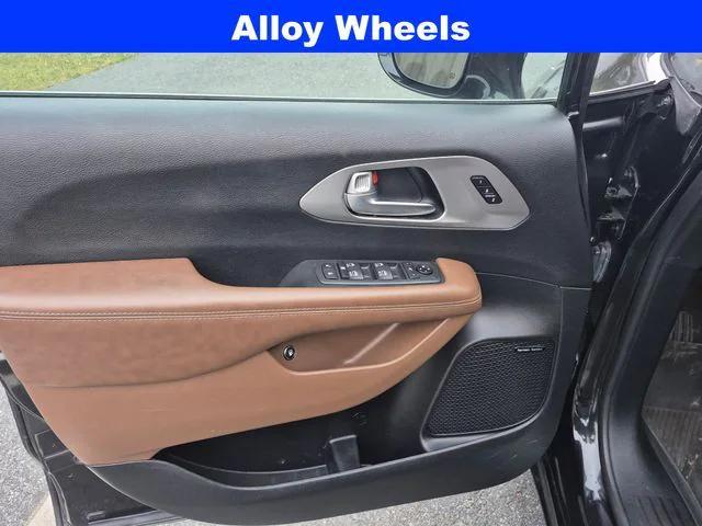 used 2021 Chrysler Pacifica Hybrid car, priced at $25,000