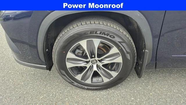 used 2022 Toyota Highlander car, priced at $37,800