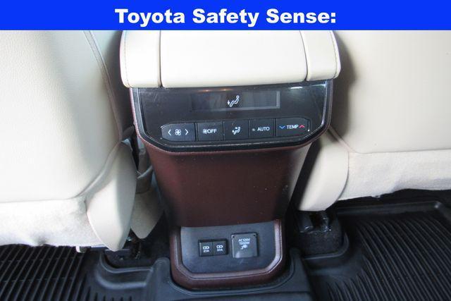 used 2021 Toyota Highlander Hybrid car, priced at $39,500