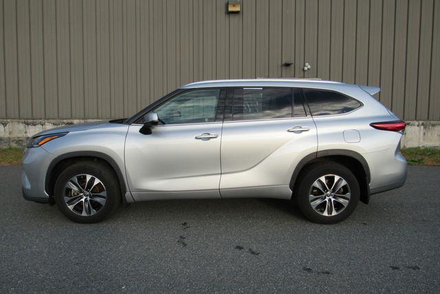 used 2021 Toyota Highlander car, priced at $31,000