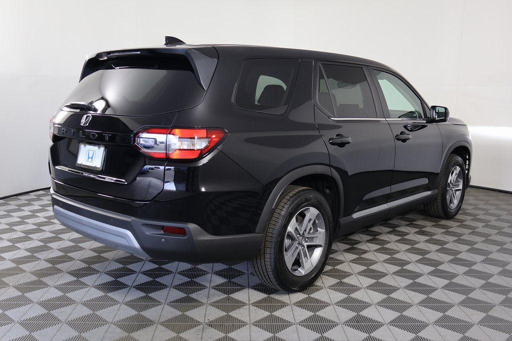 new 2025 Honda Pilot car, priced at $44,995