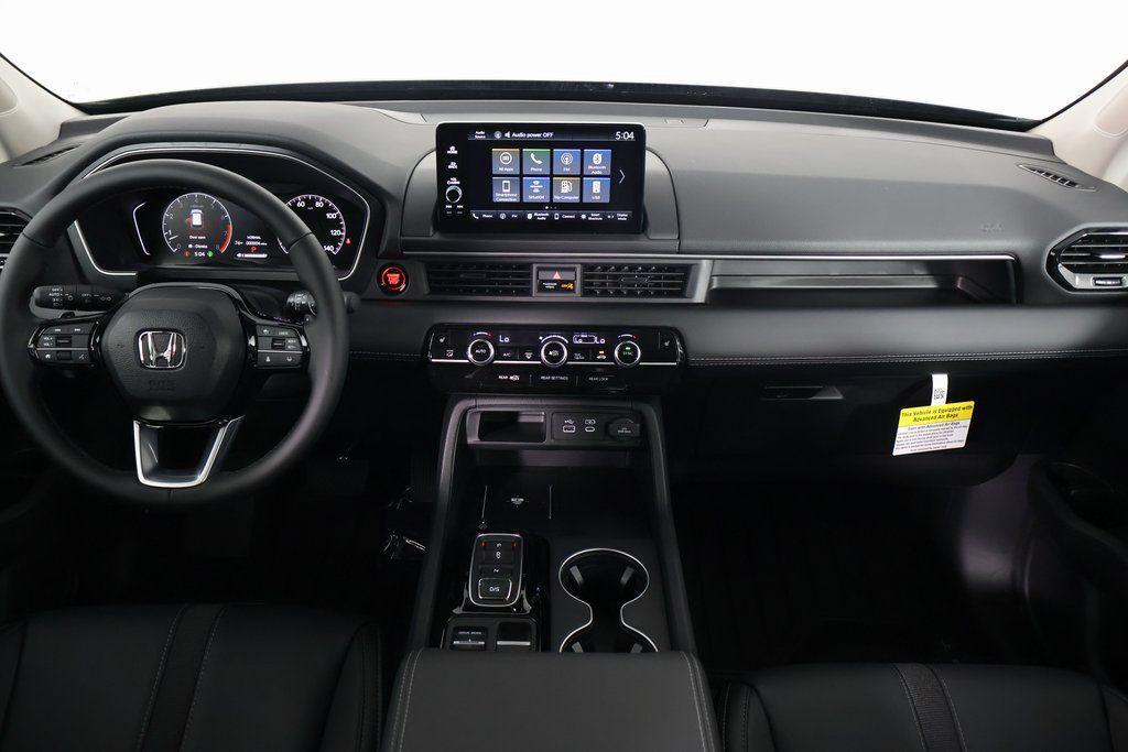 new 2025 Honda Pilot car, priced at $44,995